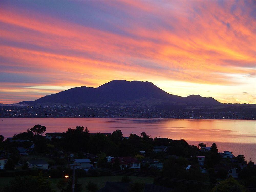 Tauhara Sunrise Lodge Taupo Ngoại thất bức ảnh