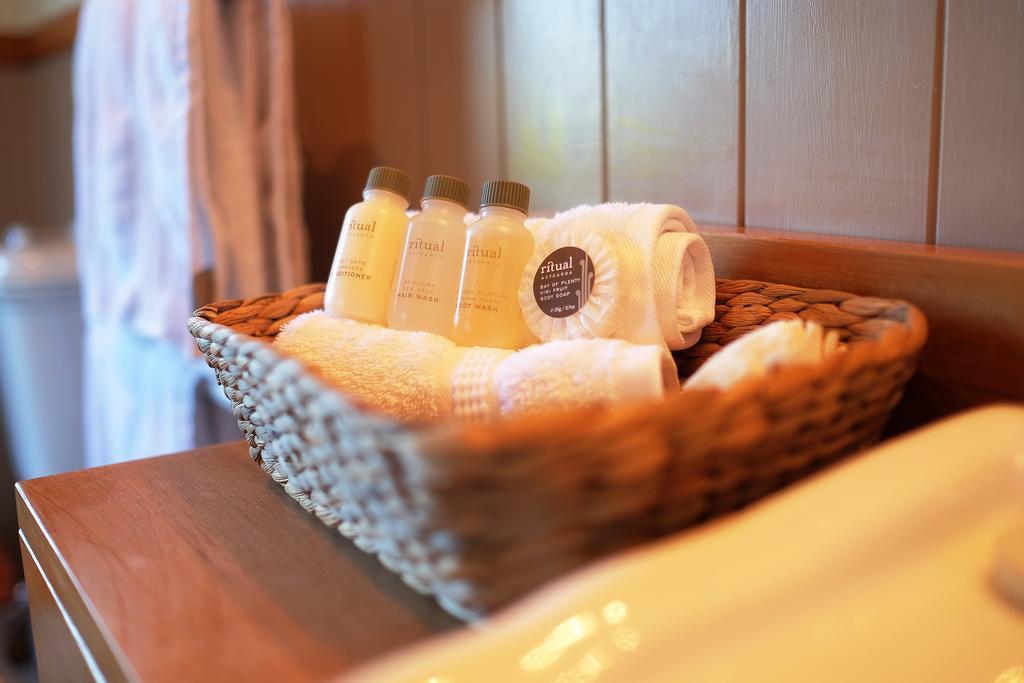 Tauhara Sunrise Lodge Taupo Ngoại thất bức ảnh