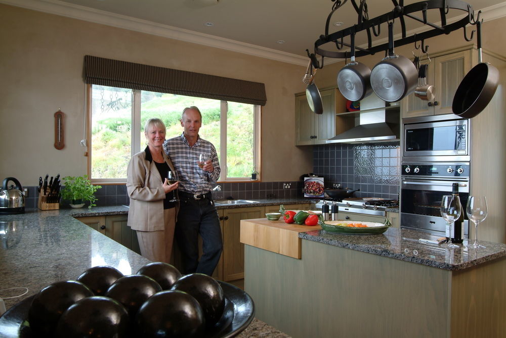 Tauhara Sunrise Lodge Taupo Ngoại thất bức ảnh
