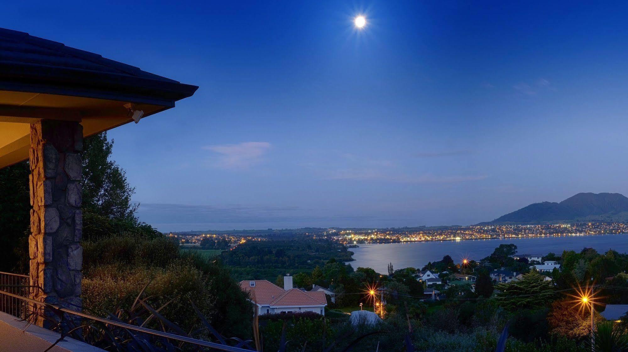 Tauhara Sunrise Lodge Taupo Ngoại thất bức ảnh