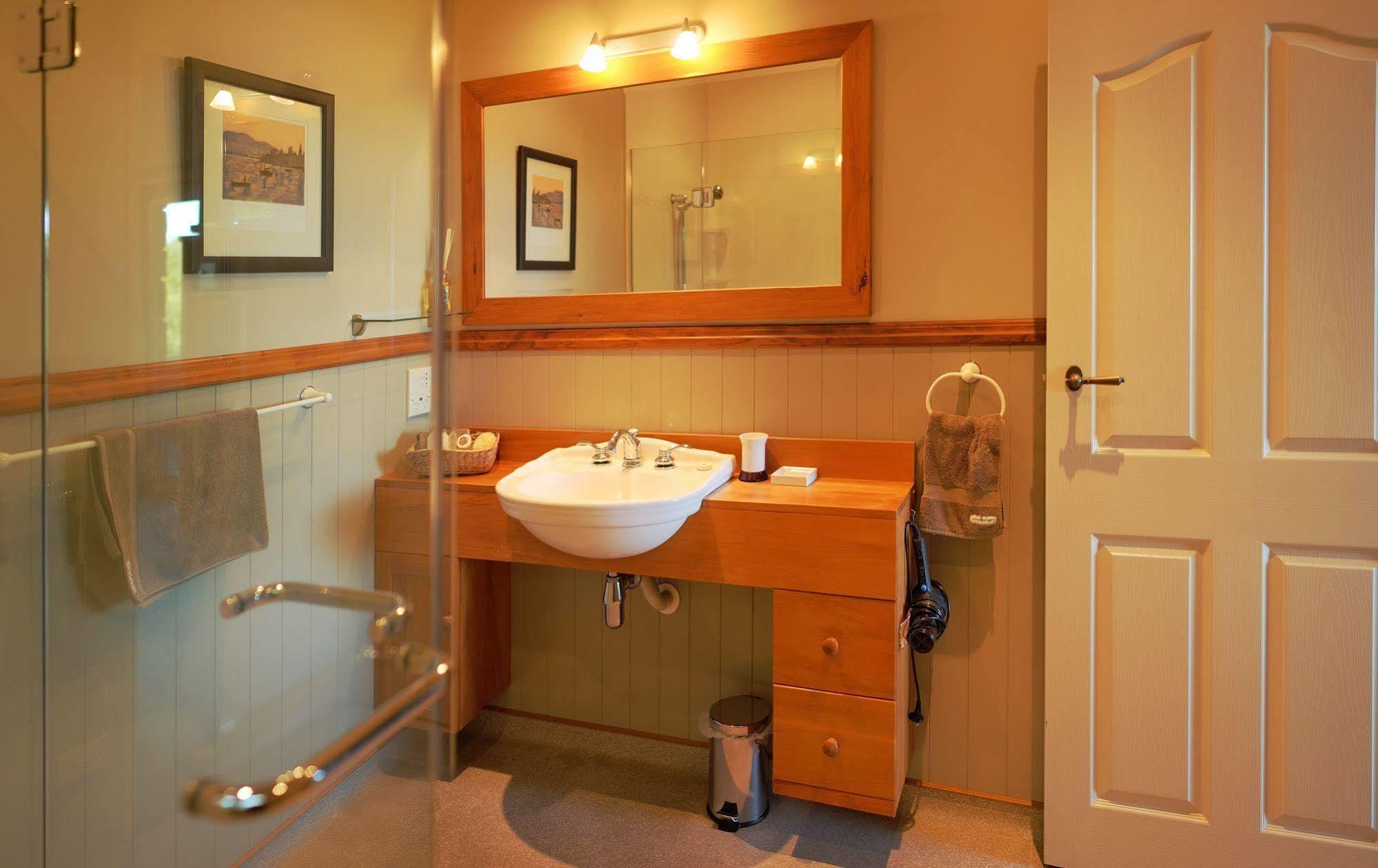 Tauhara Sunrise Lodge Taupo Ngoại thất bức ảnh