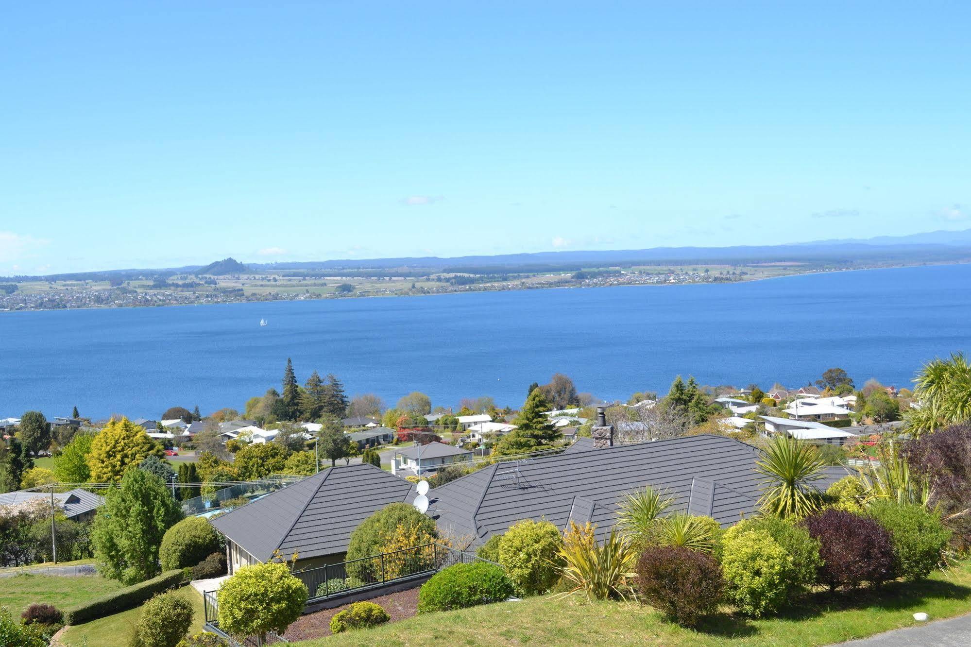 Tauhara Sunrise Lodge Taupo Ngoại thất bức ảnh