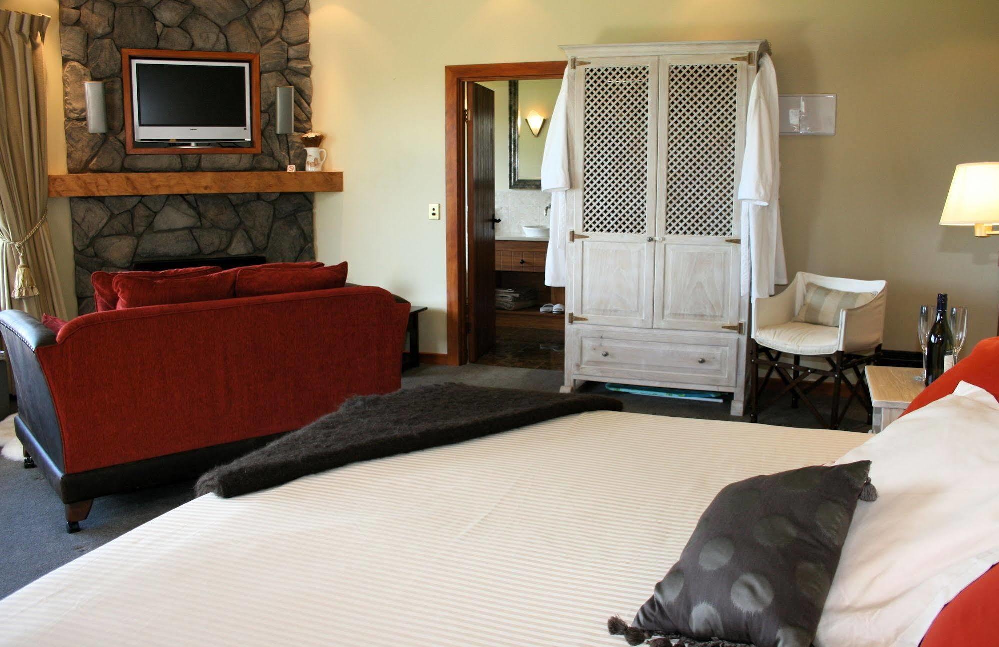 Tauhara Sunrise Lodge Taupo Ngoại thất bức ảnh